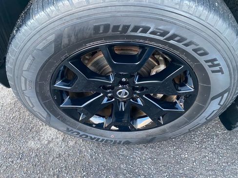 Used 2020 Nissan Frontier SV w/ Midnight Edition Floor Mats image 9