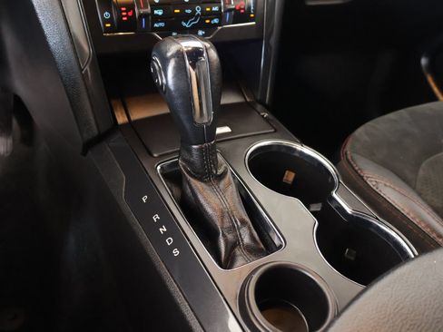 Used 2019 Ford Explorer XLT w/ Equipment Group 202A FWD image 8