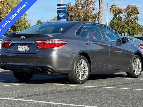 Used 2017 Toyota Camry SE image 4