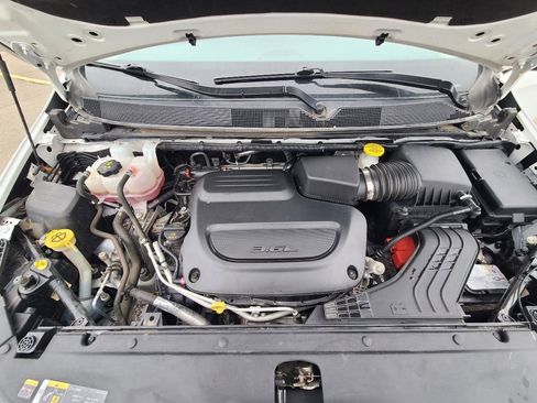 Used 2023 Chrysler Pacifica Touring-L image 22