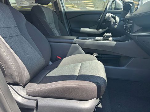 Used 2025 Nissan Rogue SV FWD image 29