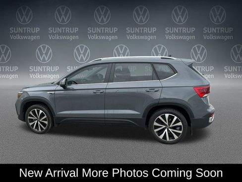 Used 2023 Volkswagen Taos SE FWD image 3