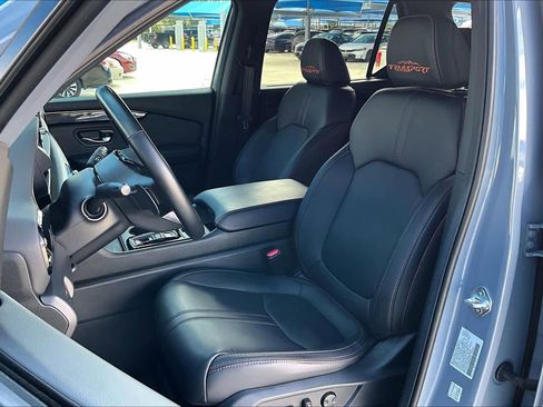 Used 2025 Honda Pilot TrailSport image 8