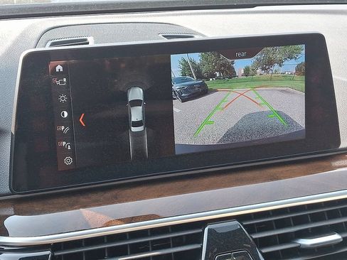 Used 2018 BMW 530i xDrive AWD/4WD image 19