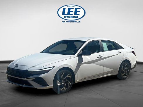 Certified 2025 Hyundai Elantra Sport FWD image 8