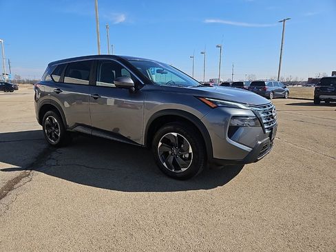 Used 2024 Nissan Rogue SV image 5