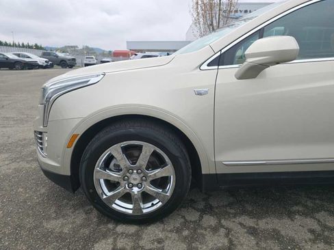 Used 2017 Cadillac XT5 Platinum w/ Driver Assist Package image 18