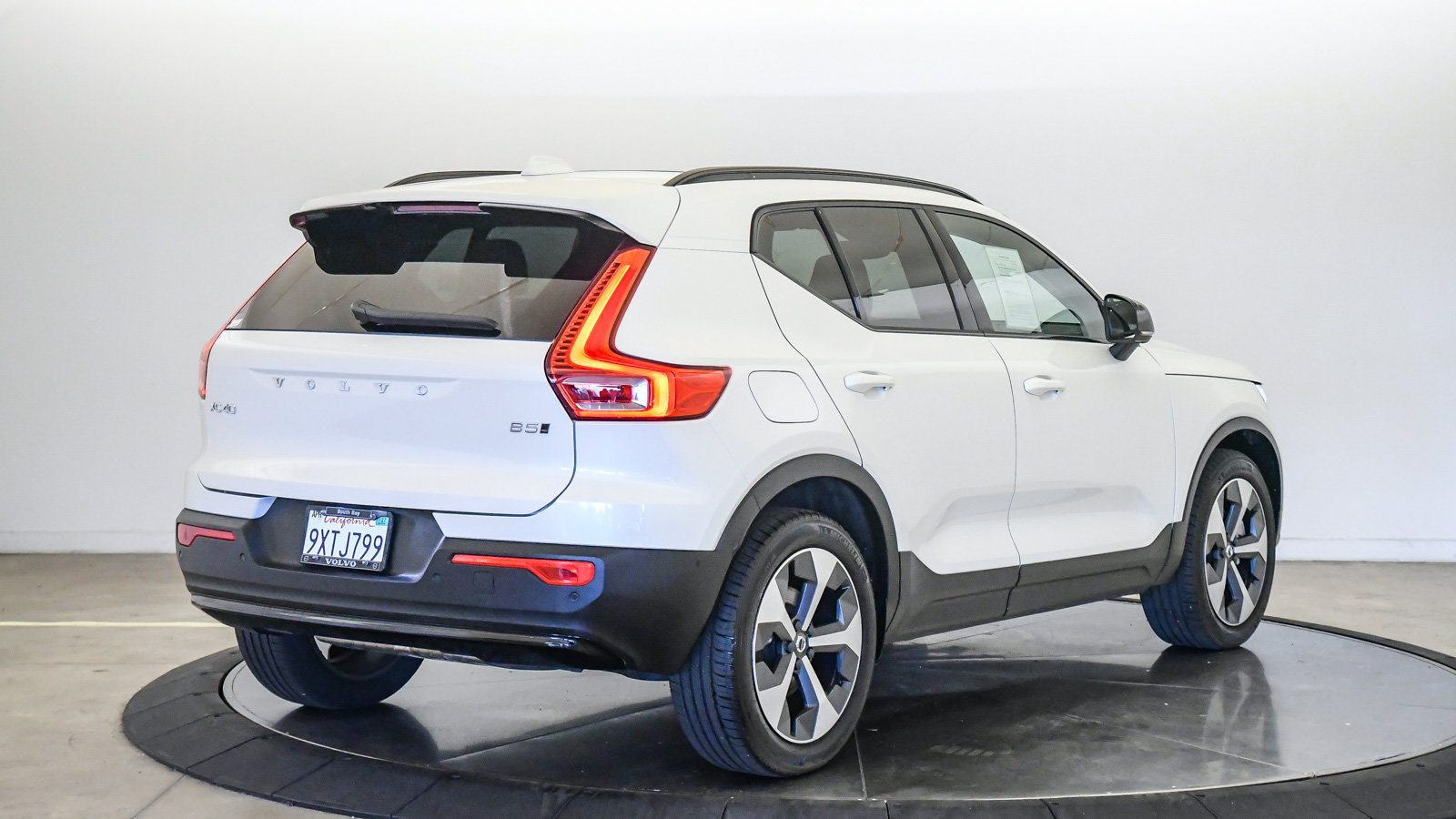 Used 2026 Volvo XC40 B5 Plus w/ Protection Package Premier AWD/4WD image 5