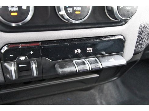 Used 2024 RAM 2500 Big Horn AWD/4WD image 30