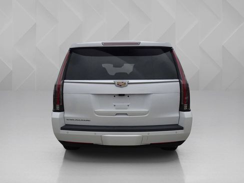 Used 2019 Cadillac Escalade Luxury AWD/4WD image 4