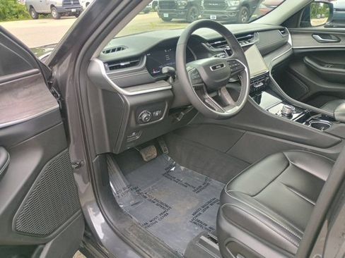 Used 2023 Jeep Grand Cherokee Limited AWD/4WD image 25