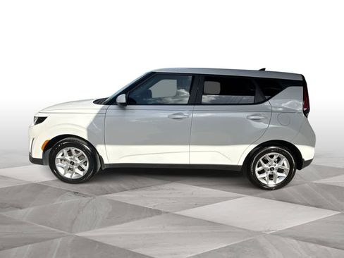 Used 2025 Kia Soul LX w/ LX Technology Package FWD image 5