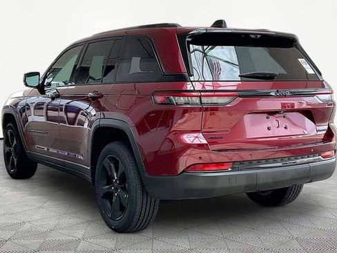 Used 2023 Jeep Grand Cherokee Limited w/ Luxury Tech Group II AWD/4WD image 4