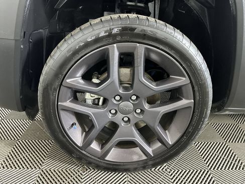 Used 2021 Jeep Renegade Latitude w/ Sun & Sound Group AWD/4WD image 36