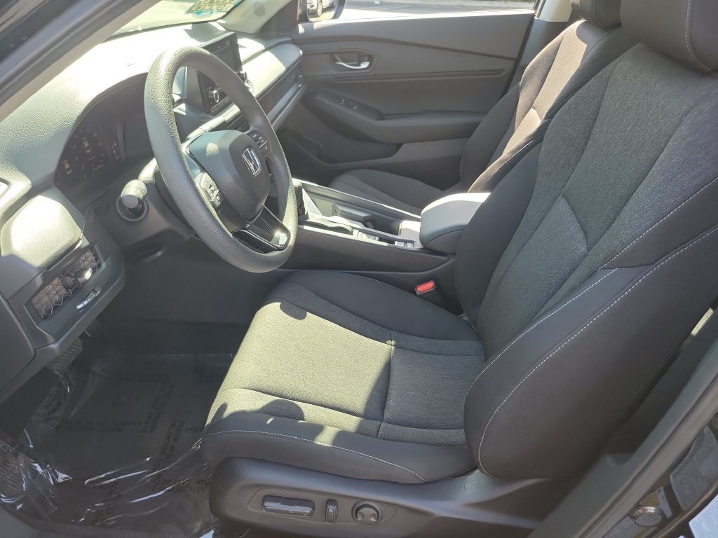 Certified 2025 Honda Accord SE image 17