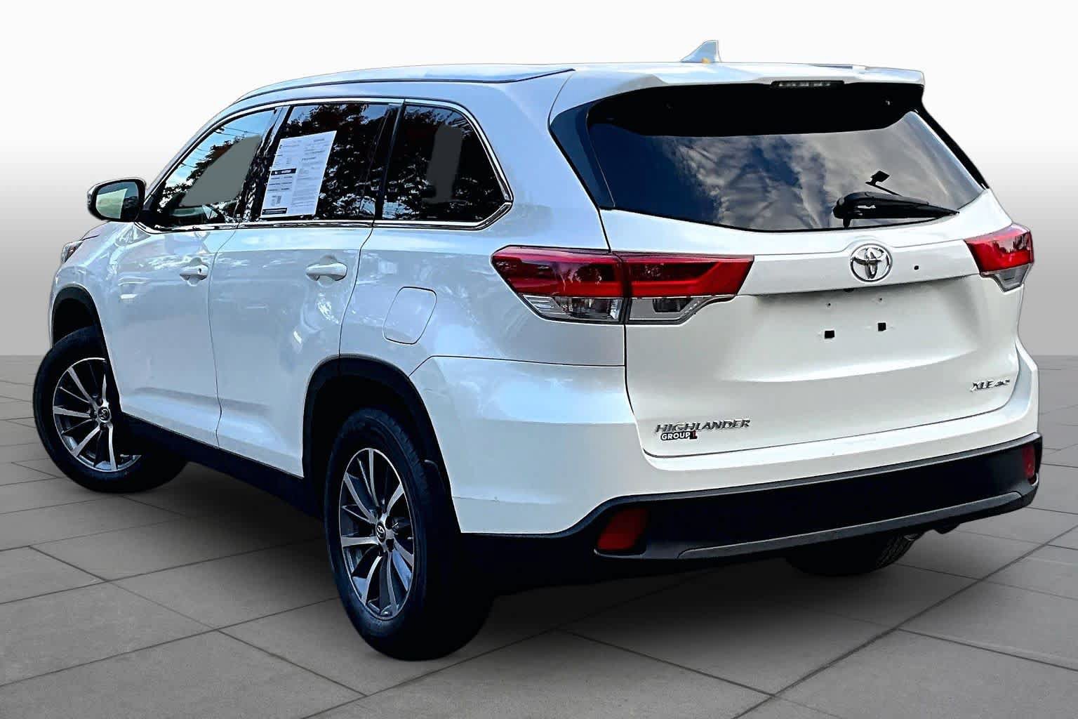 Certified 2019 Toyota Highlander XLE AWD/4WD image 11