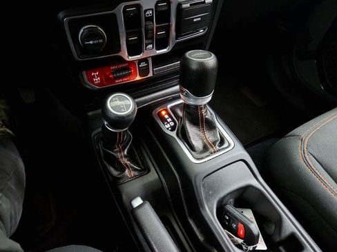 Used 2020 Jeep Gladiator Mojave w/ Cold Weather Group AWD/4WD image 16