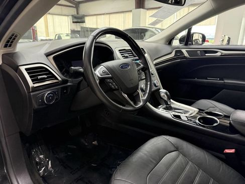 Used 2013 Ford Fusion SE FWD image 19