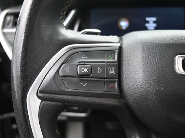 Used 2024 Jeep Grand Cherokee Laredo AWD/4WD image 32