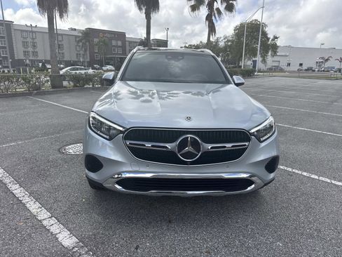Used 2025 Mercedes-Benz GLC 300 4MATIC image 9