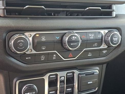 Used 2025 Jeep Wrangler Unlimited Sport AWD/4WD image 15