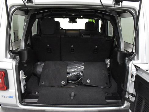 Used 2024 Jeep Wrangler Unlimited Sahara image 11