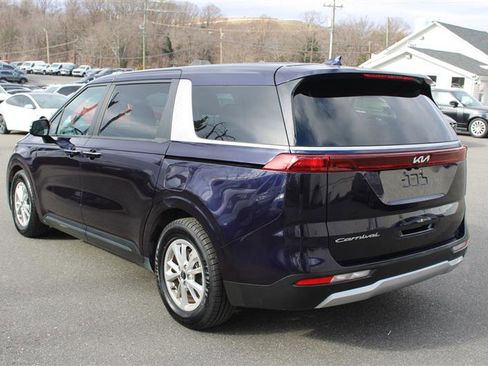 Used 2022 Kia Carnival LX image 6