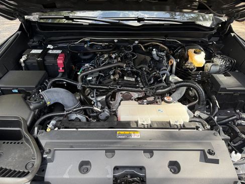 Used 2025 Toyota Tacoma TRD Off-Road image 25