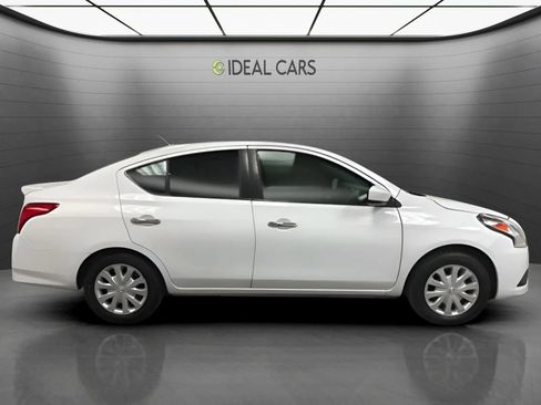 Used 2016 Nissan Versa SV FWD image 4