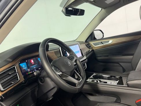 Used 2025 Volkswagen Atlas SE FWD image 22