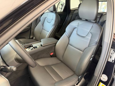 Certified 2025 Volvo XC60 B5 Core AWD/4WD image 16