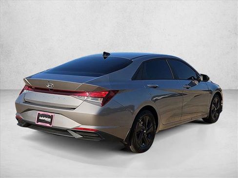 Used 2023 Hyundai Elantra SEL FWD image 5