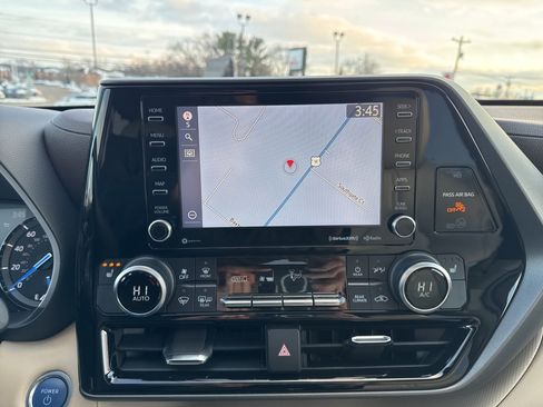 Used 2021 Toyota Highlander XLE image 38