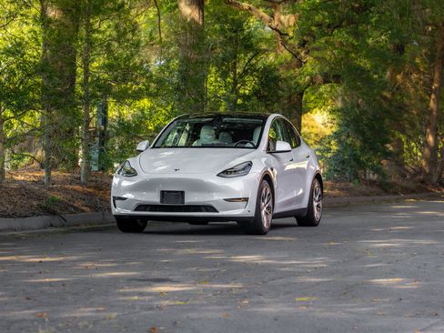 Used 2020 Tesla Model Y Long Range AWD/4WD image 45