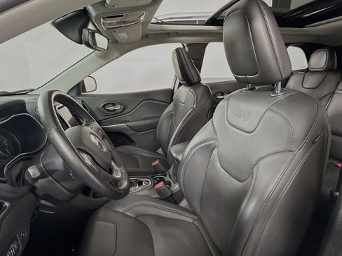 Used 2019 Jeep Cherokee Limited image 29