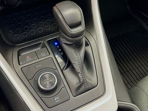 Used 2025 Toyota RAV4 XLE image 25