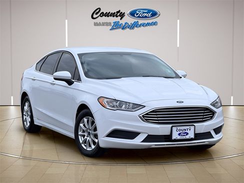 Used 2017 Ford Fusion S image 1