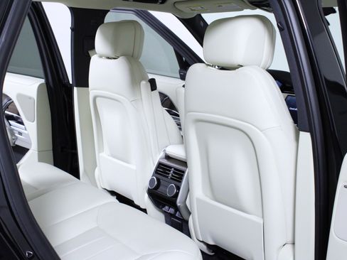 Used 2024 Land Rover Range Rover SE image 12