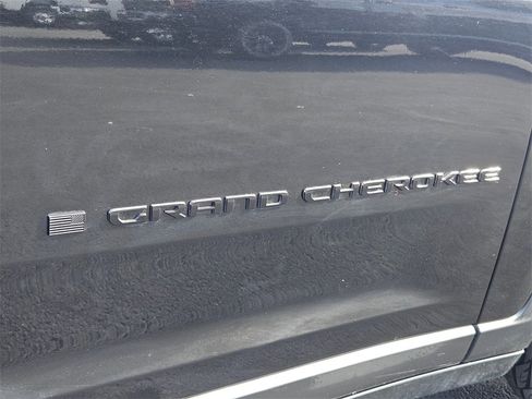 Certified 2024 Jeep Grand Cherokee L Laredo image 32