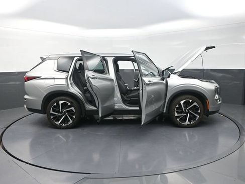 Used 2023 Mitsubishi Outlander SE AWD/4WD image 36