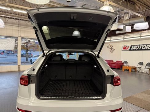 Used 2019 Audi Q8 Prestige w/ Luxury Package image 55