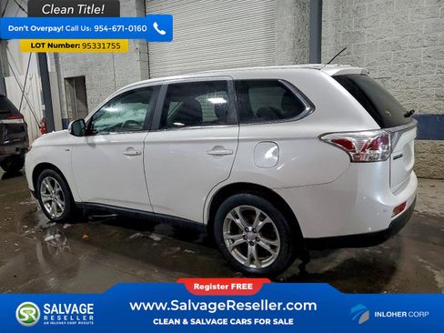 Used 2014 Mitsubishi Outlander GT image 3