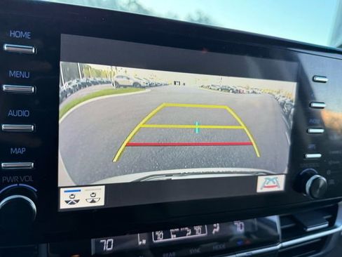 Used 2023 Toyota Sienna Limited image 23