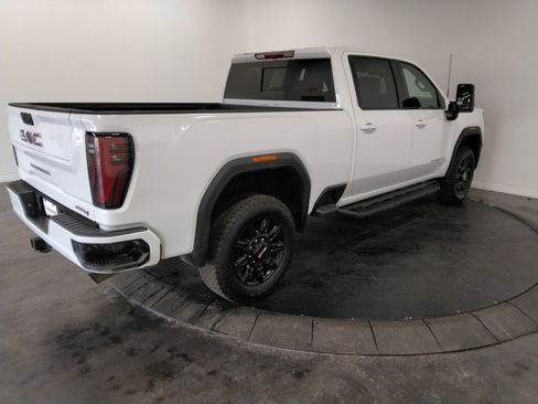 Used 2025 GMC Sierra 2500 AT4 image 5