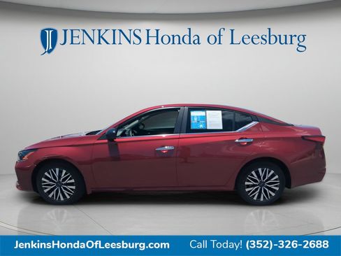 Used 2025 Nissan Altima 2.5 SV FWD image 7