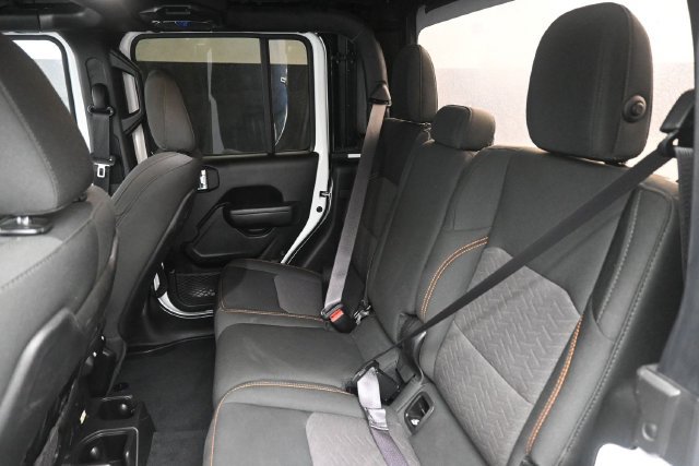 Used 2022 Jeep Gladiator Mojave AWD/4WD image 21