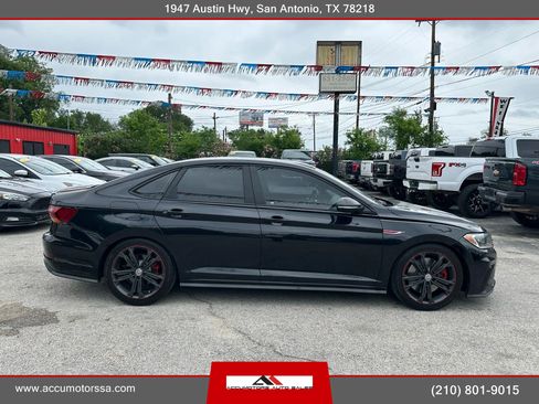 Used 2019 Volkswagen Jetta GLI image 4