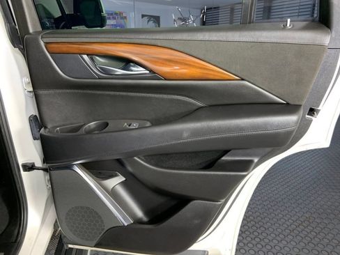 Used 2017 Cadillac Escalade Premium Luxury AWD/4WD image 16