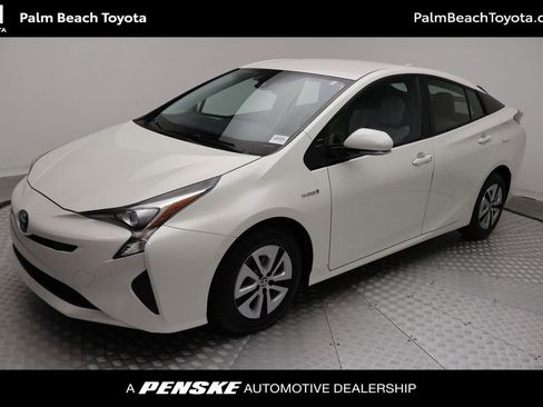 Used 2018 Toyota Prius Four FWD image 1
