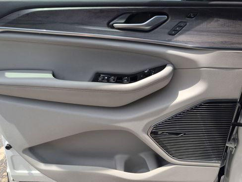 Used 2022 Jeep Grand Cherokee L Overland w/ Luxury Tech Group IV image 15